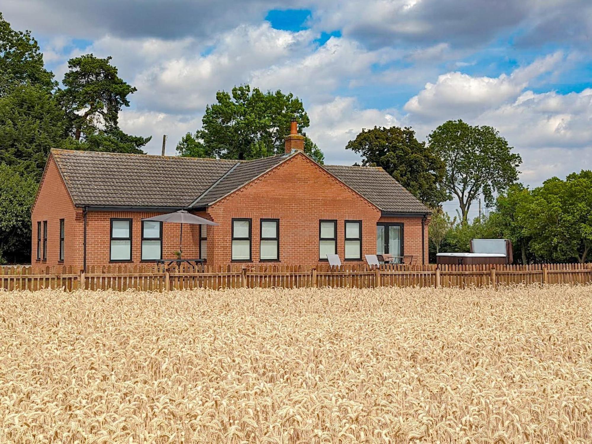 Villa Highgrove Gissing Exterior foto